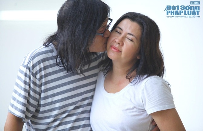 Phương Thảo - Ngọc Lễ cùng 2 con giản dị đi tập nhạc